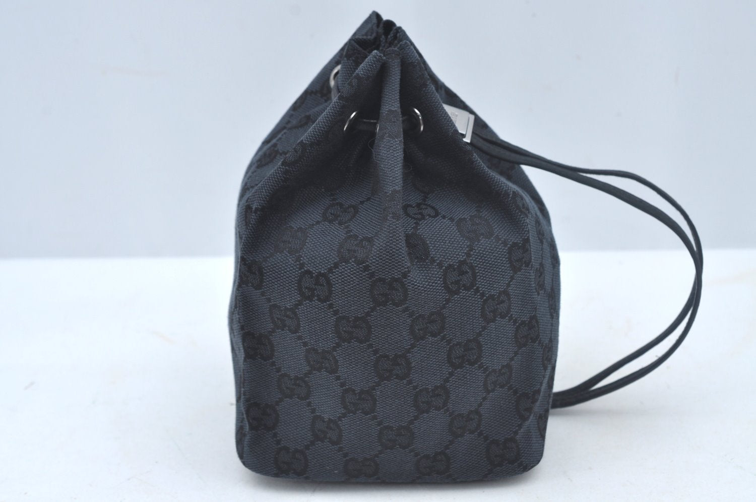 Authentic GUCCI Drawstring Hand Pouch Bag GG Canvas Leather 0390973 Black 0468J