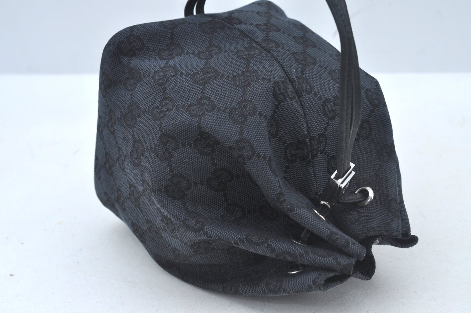 Authentic GUCCI Drawstring Hand Pouch Bag GG Canvas Leather 0390973 Black 0468J