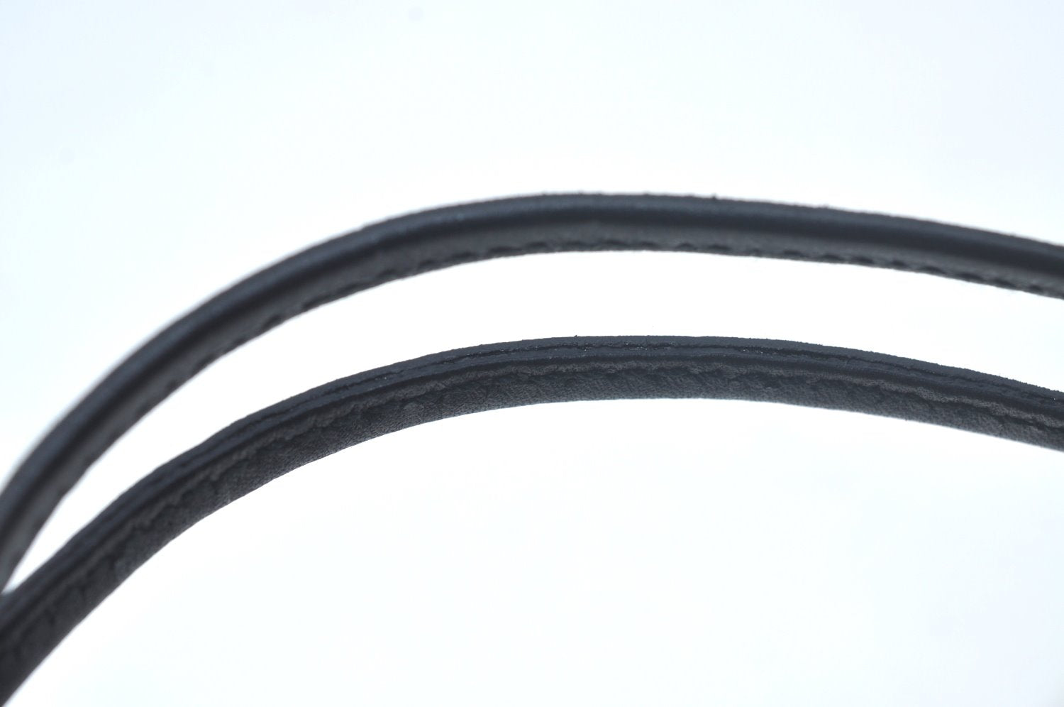 Authentic GUCCI Drawstring Hand Pouch Bag GG Canvas Leather 0390973 Black 0468J