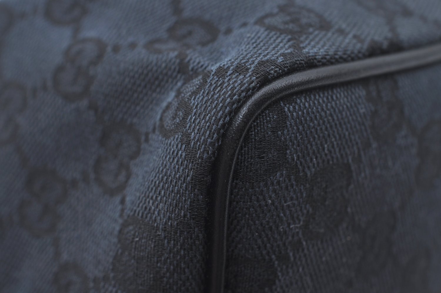 Authentic GUCCI Drawstring Hand Pouch Bag GG Canvas Leather 0390973 Black 0468J