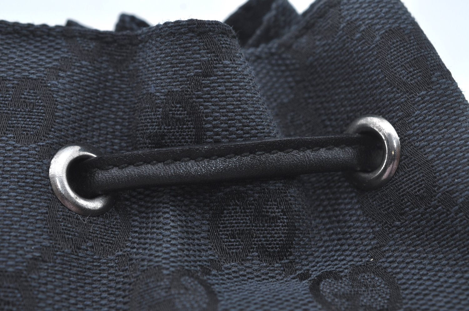 Authentic GUCCI Drawstring Hand Pouch Bag GG Canvas Leather 0390973 Black 0468J