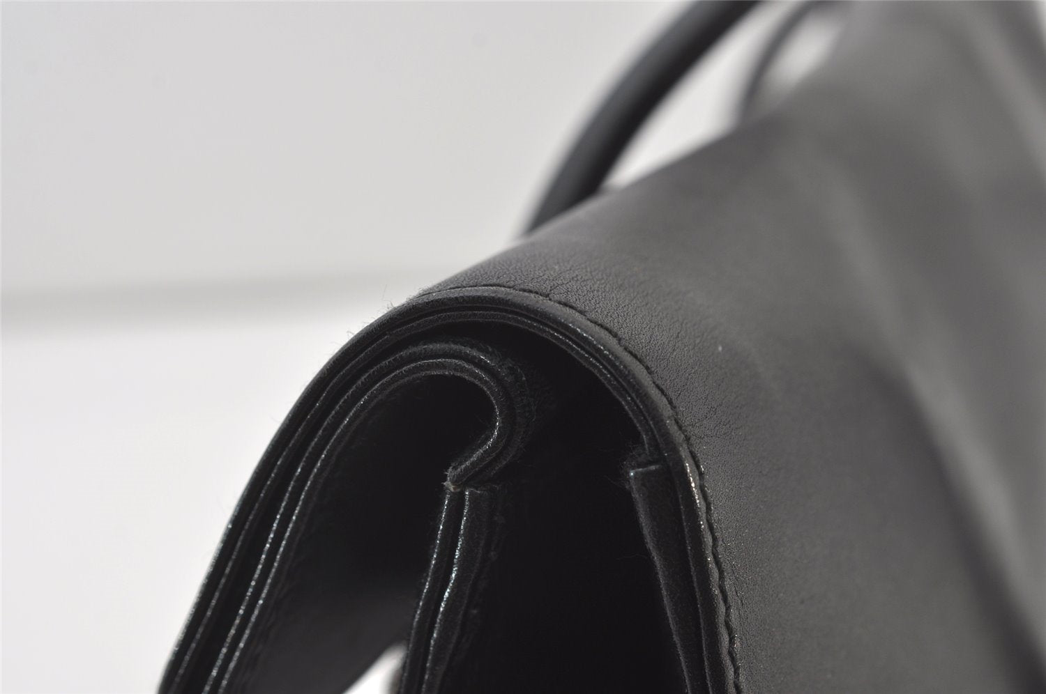 Authentic GUCCI Vintage Shoulder Bag Purse Leather Black 0471J