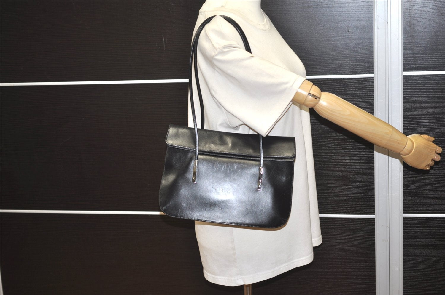 Authentic GUCCI Vintage Shoulder Bag Purse Leather Black 0471J