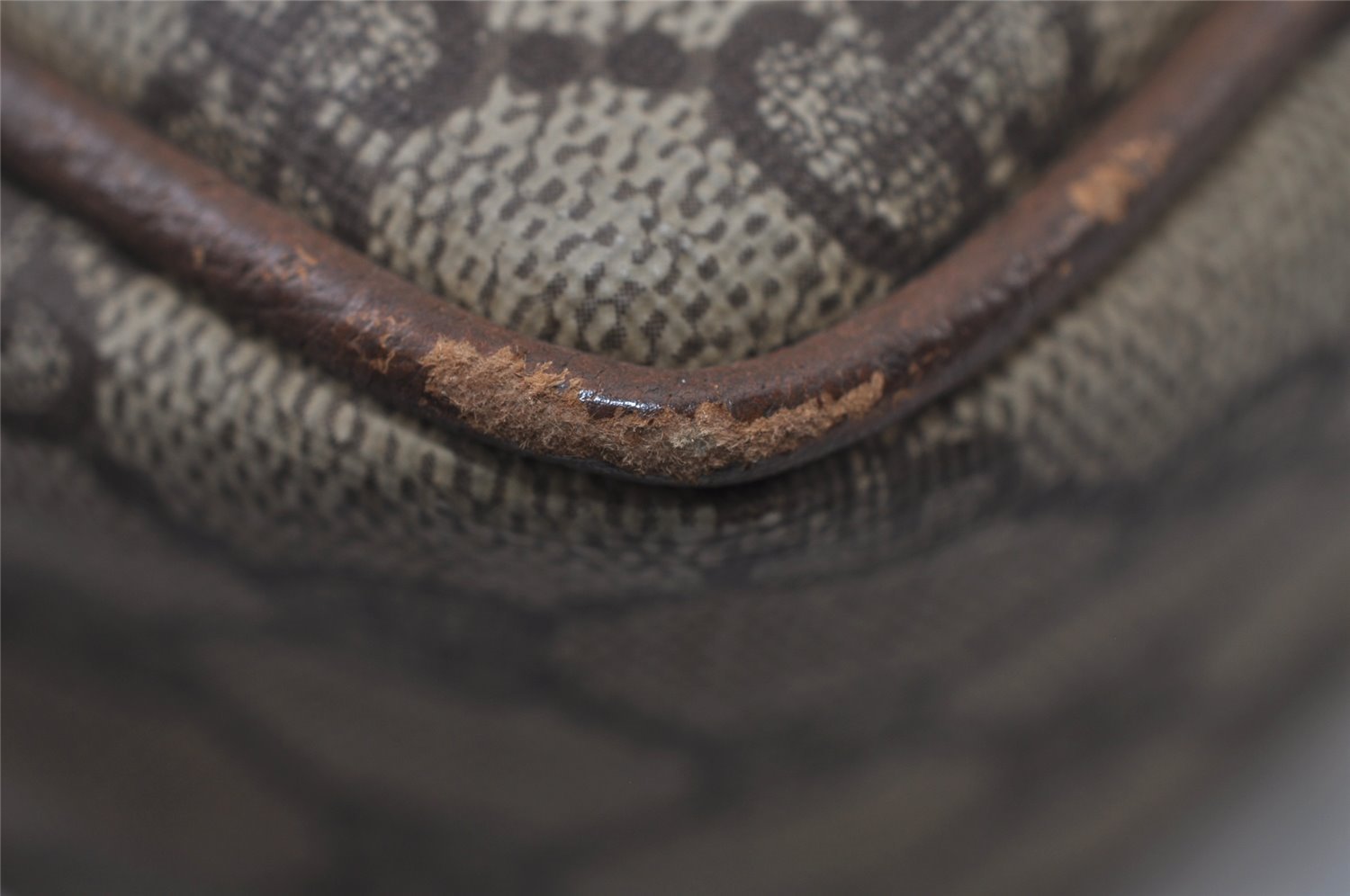 Authentic GUCCI Vintage Shoulder Cross Body Bag Purse GG PVC Leather Brown 0478J