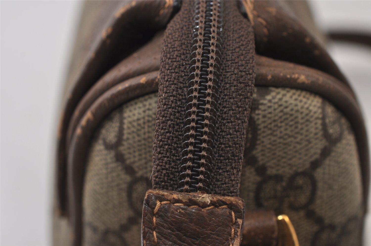 Authentic GUCCI Vintage Shoulder Cross Body Bag Purse GG PVC Leather Brown 0478J