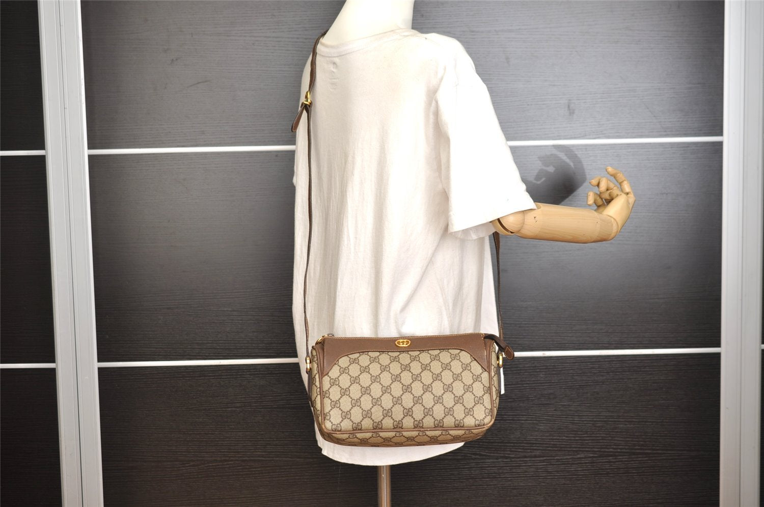 Authentic GUCCI Vintage Shoulder Cross Body Bag Purse GG PVC Leather Brown 0478J