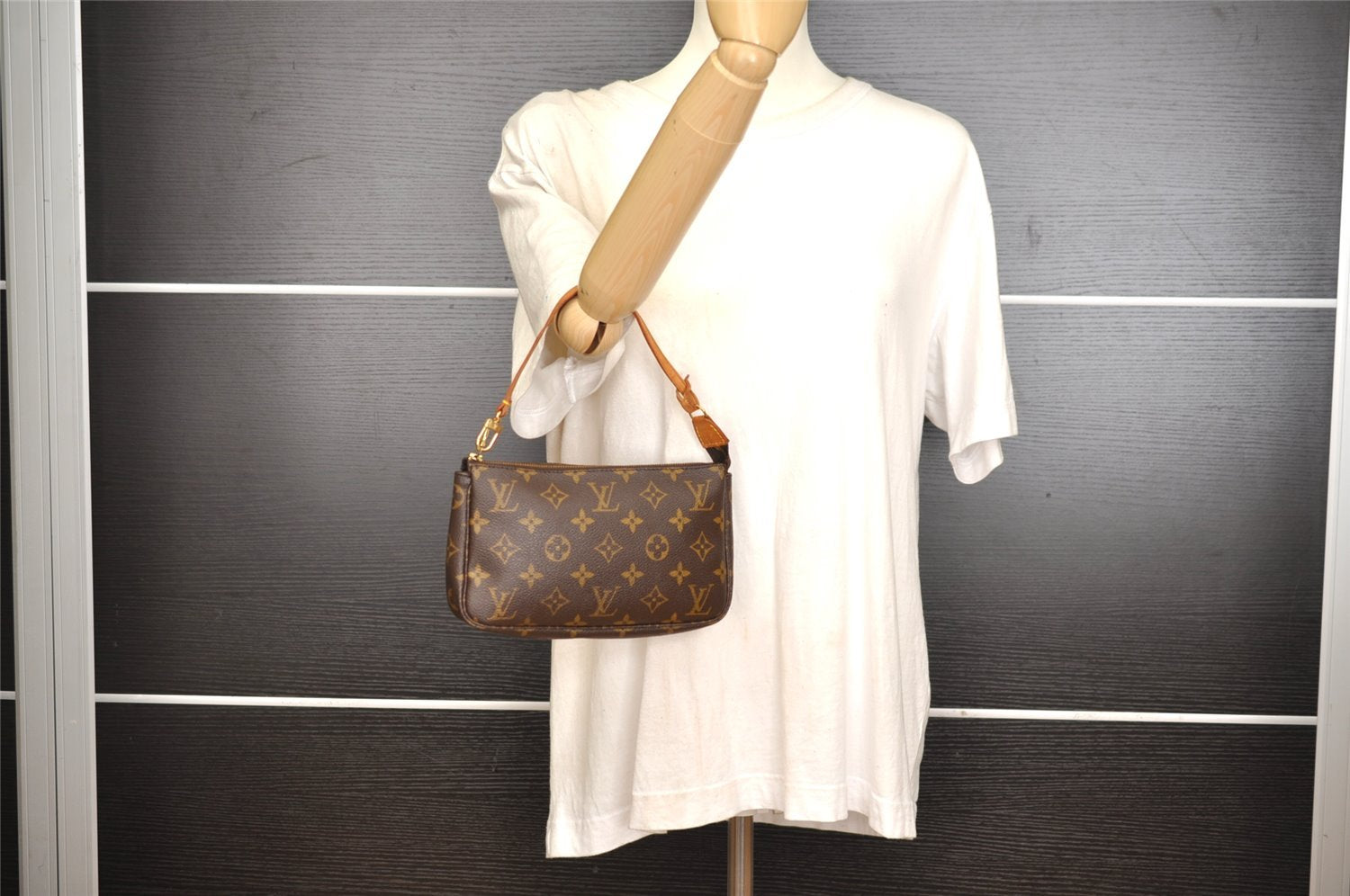 Authentic Louis Vuitton Monogram Pochette Accessoires Pouch M51980 LV 0517J