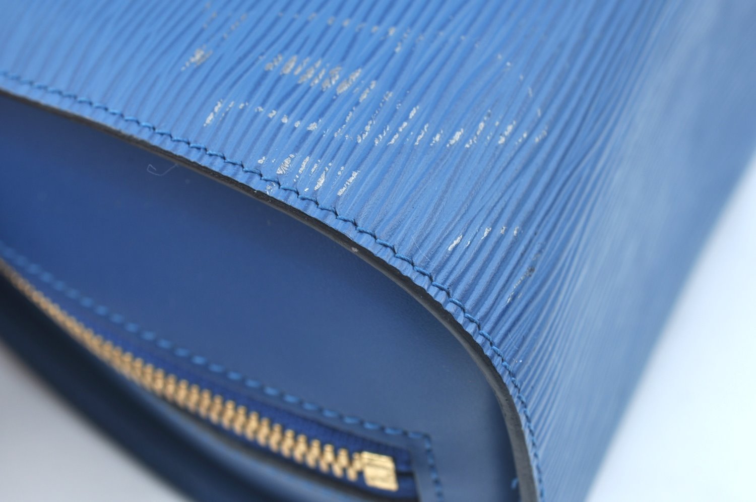 Authentic Louis Vuitton Epi Dauphine GM Cosmetic Pouch Blue M48435 LV 0528I