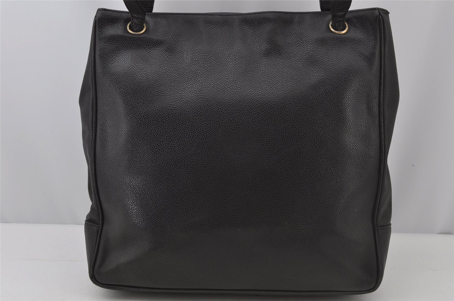 Authentic CHANEL Vintage Caviar Skin CC Logo Shoulder Tote Bag Black 0548J