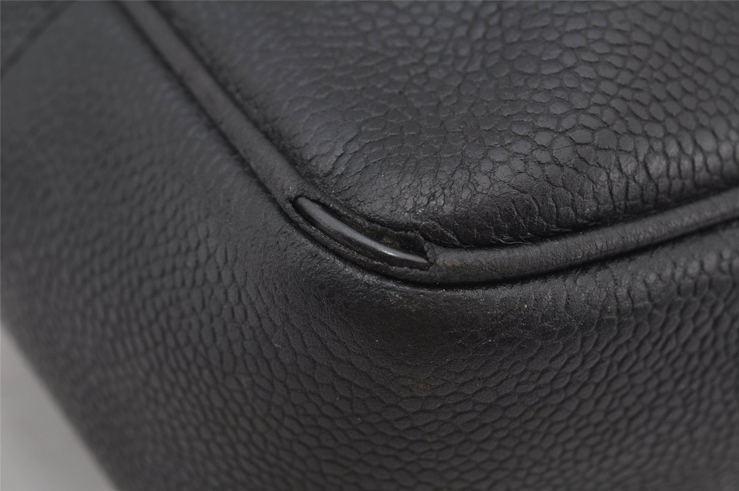 Authentic CHANEL Vintage Caviar Skin CC Logo Shoulder Tote Bag Black 0548J