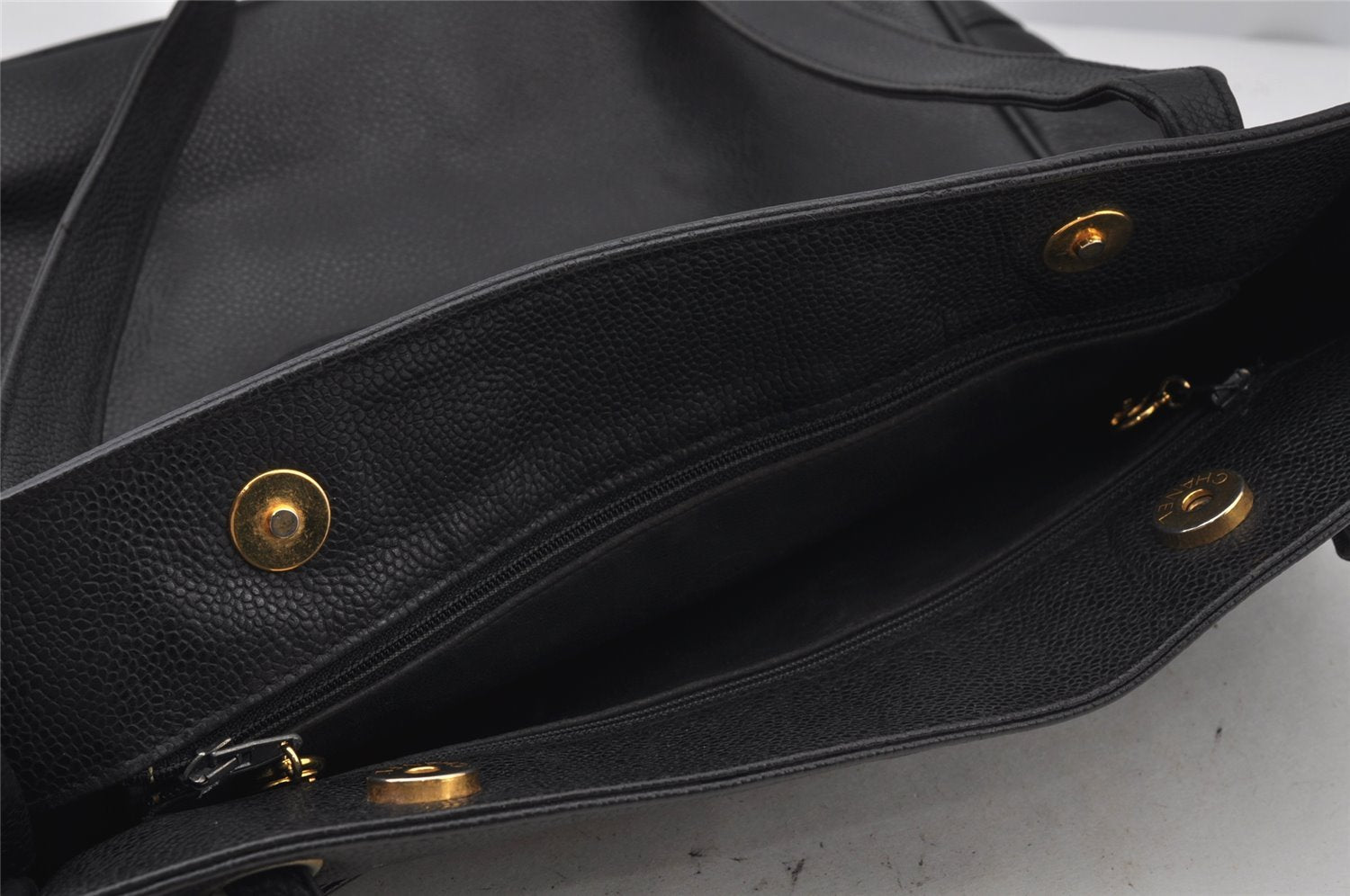 Authentic CHANEL Vintage Caviar Skin CC Logo Shoulder Tote Bag Black 0548J