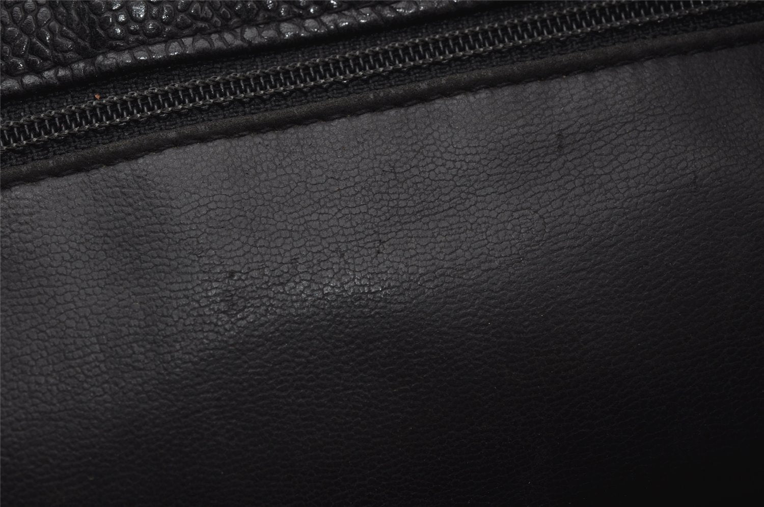 Authentic CHANEL Vintage Caviar Skin CC Logo Shoulder Tote Bag Black 0548J