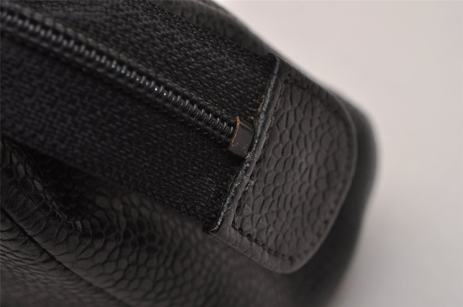 Authentic CHANEL Caviar Skin CC Logo Cosmetic Pouch Purse Black Junk 0552J