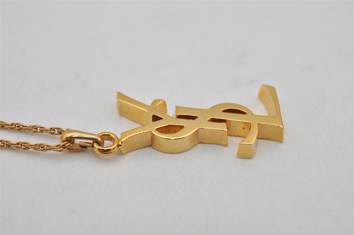 Authentic YVES SAINT LAURENT Logo Motif Necklace Chain Pendant Gold 0552K