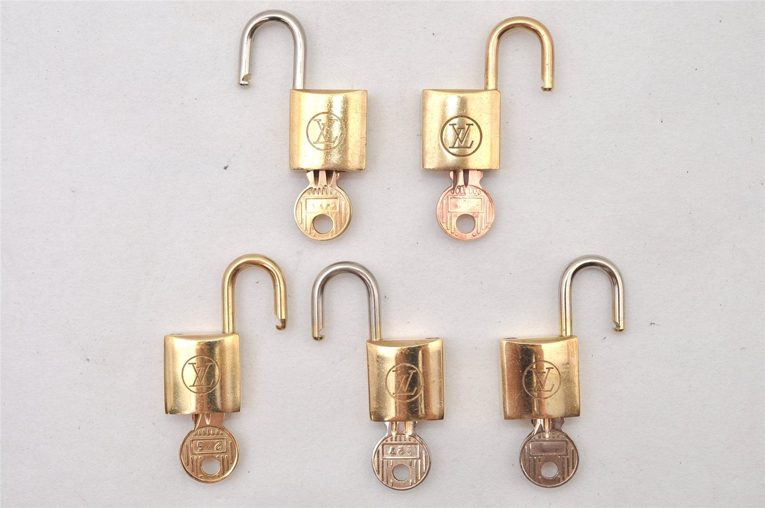 Authentic Louis Vuitton Padlock and Key 10Set Old Model LV 0558L