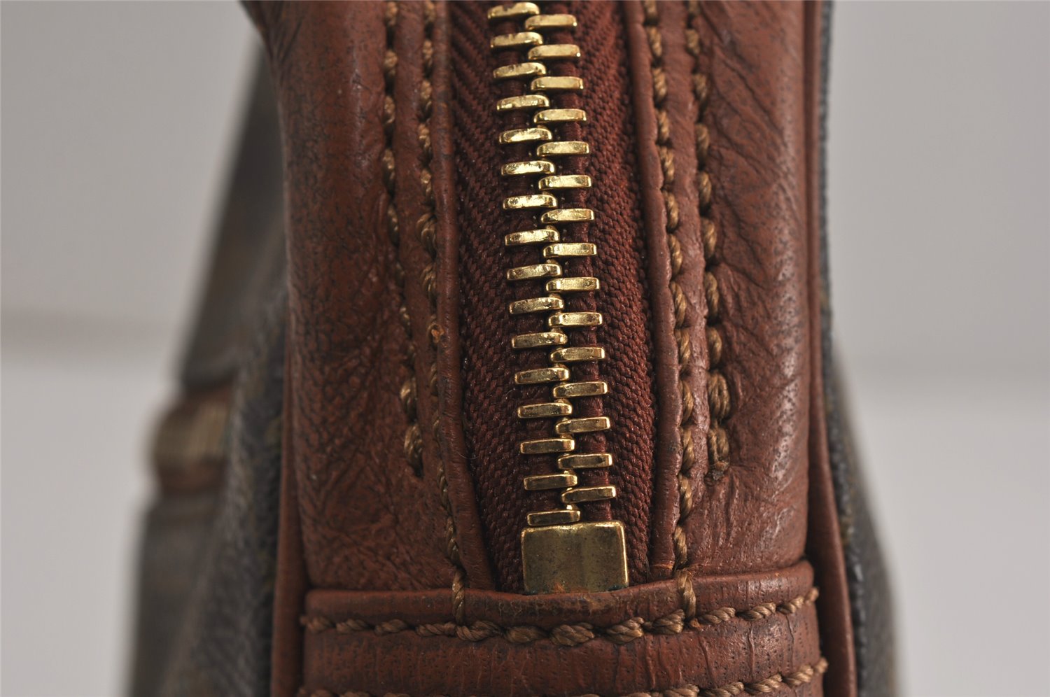 Authentic Louis Vuitton Monogram Pochette Sport Clutch Hand Bag Old Model 0562K