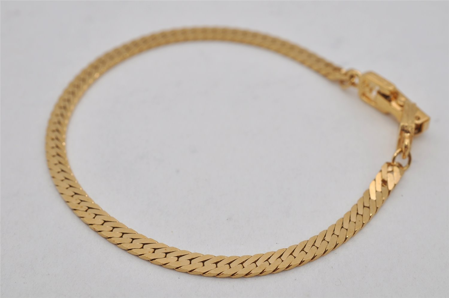 Authentic GIVENCHY Vintage Chain Bracelet Gold Tone 0569K