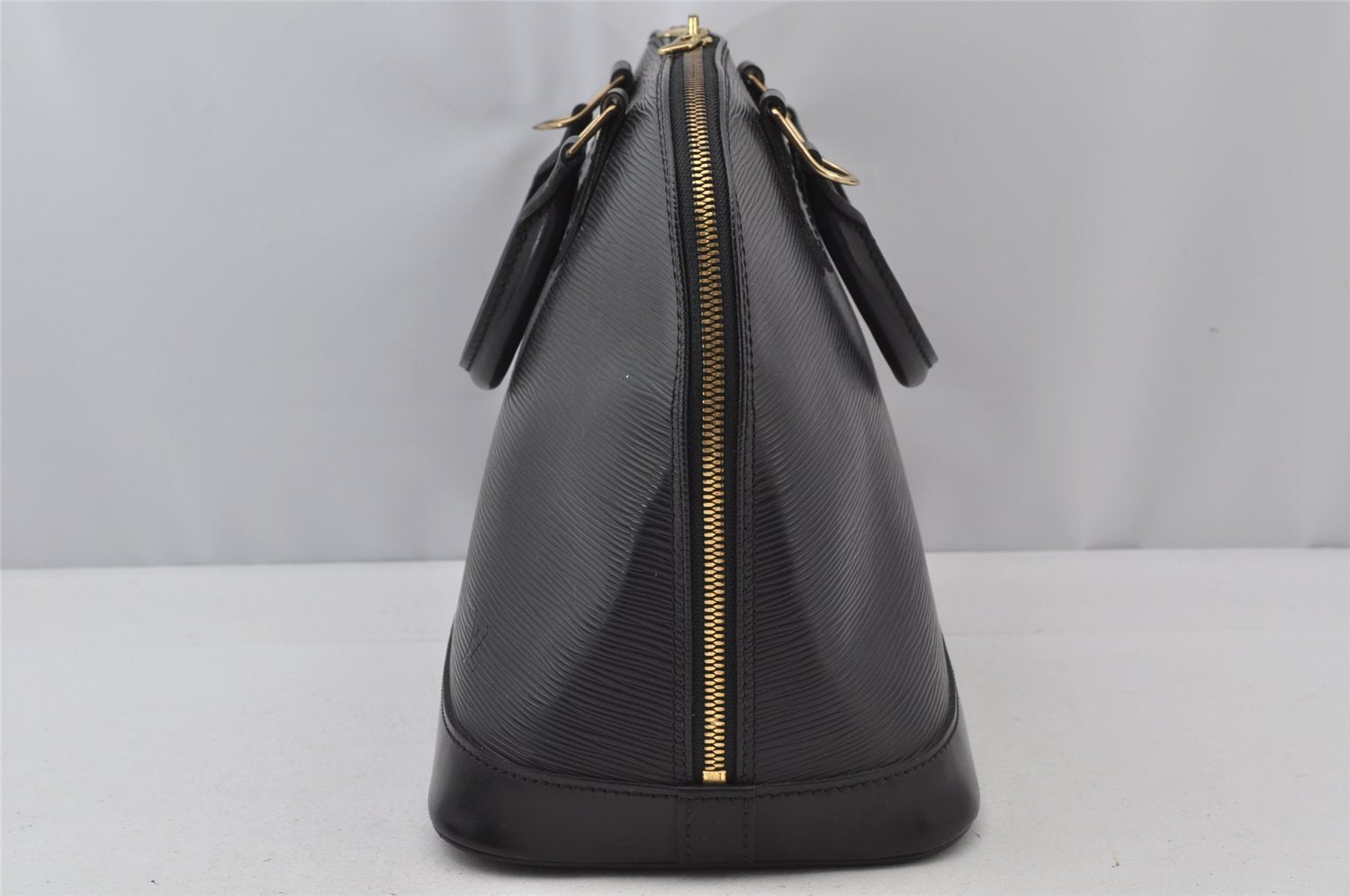 Authentic Louis Vuitton Epi Alma PM Hand Bag Black M40302 LV 0572J
