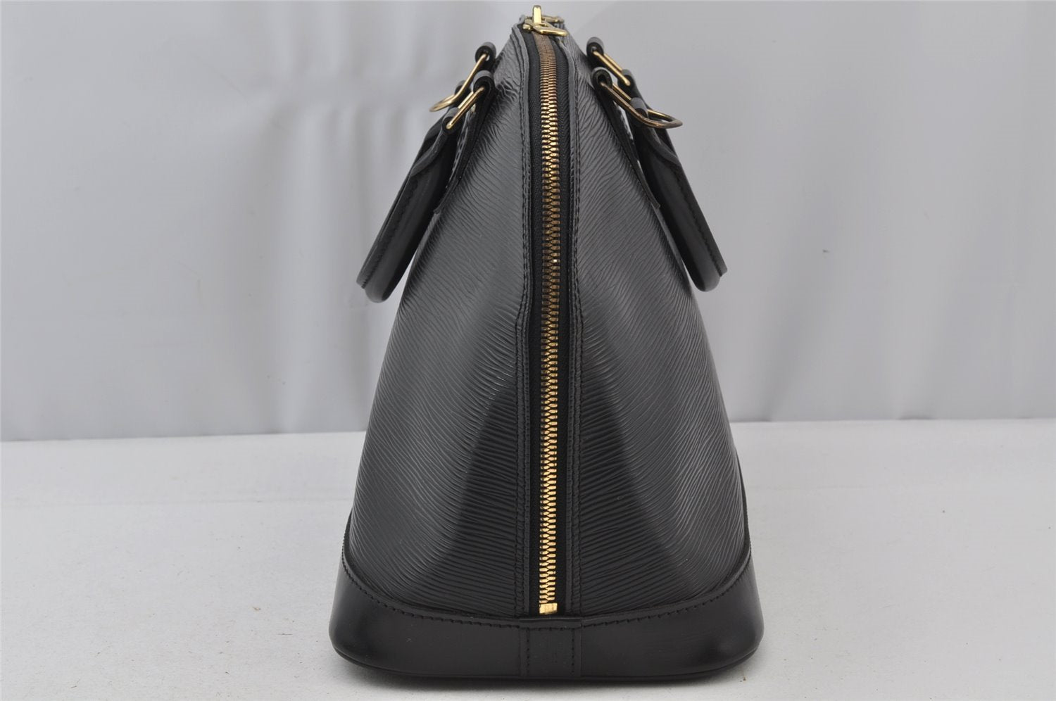 Authentic Louis Vuitton Epi Alma PM Hand Bag Black M40302 LV 0572J