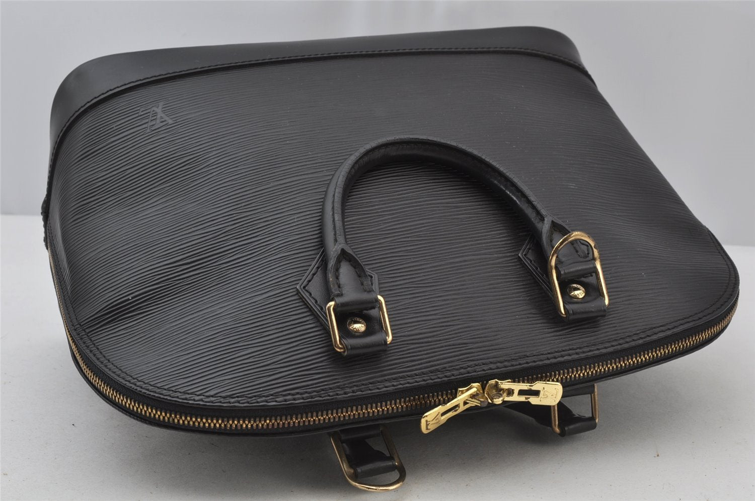 Authentic Louis Vuitton Epi Alma PM Hand Bag Black M40302 LV 0572J