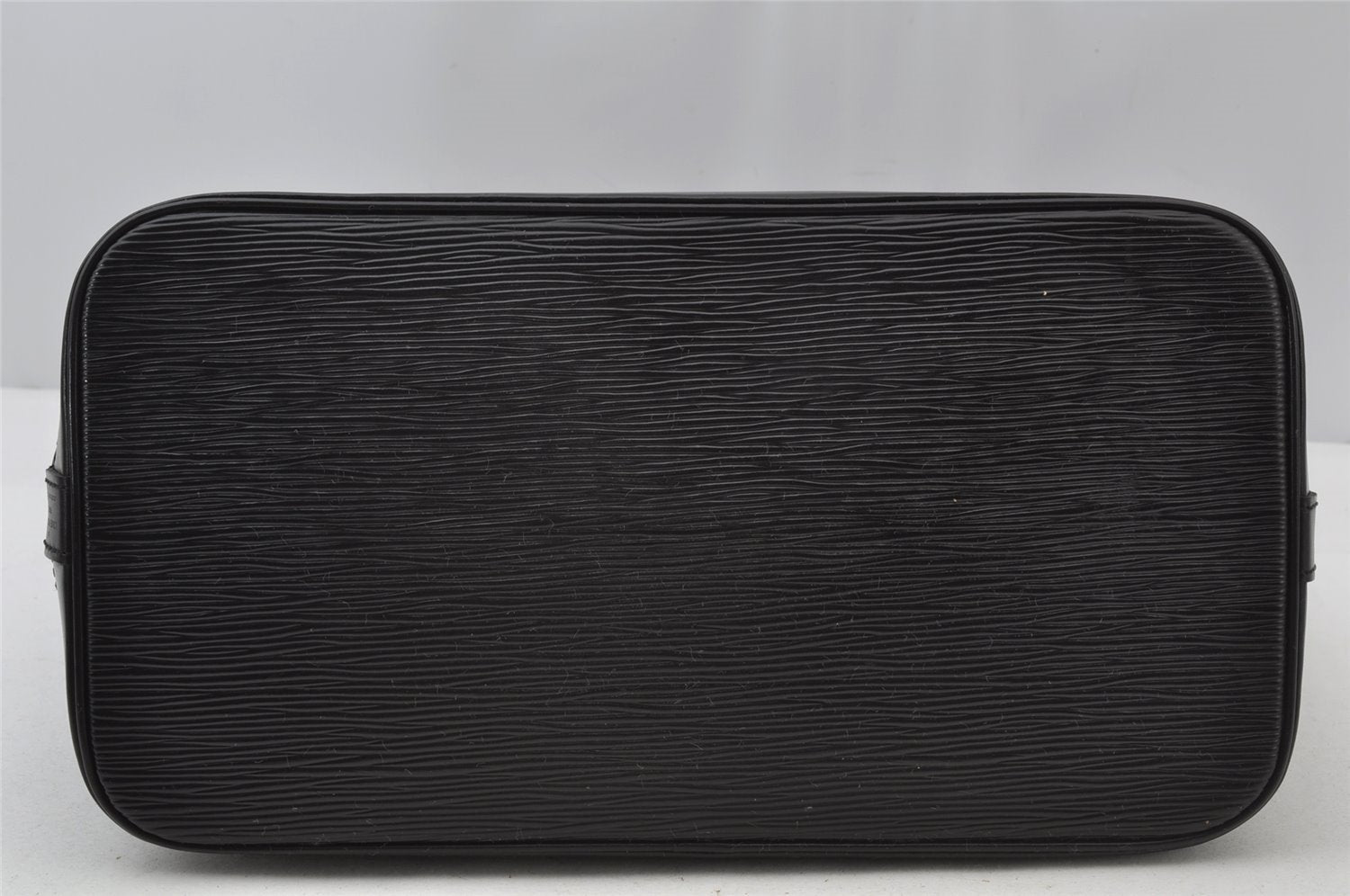 Authentic Louis Vuitton Epi Alma PM Hand Bag Black M40302 LV 0572J