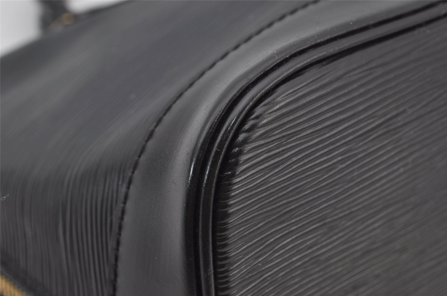 Authentic Louis Vuitton Epi Alma PM Hand Bag Black M40302 LV 0572J