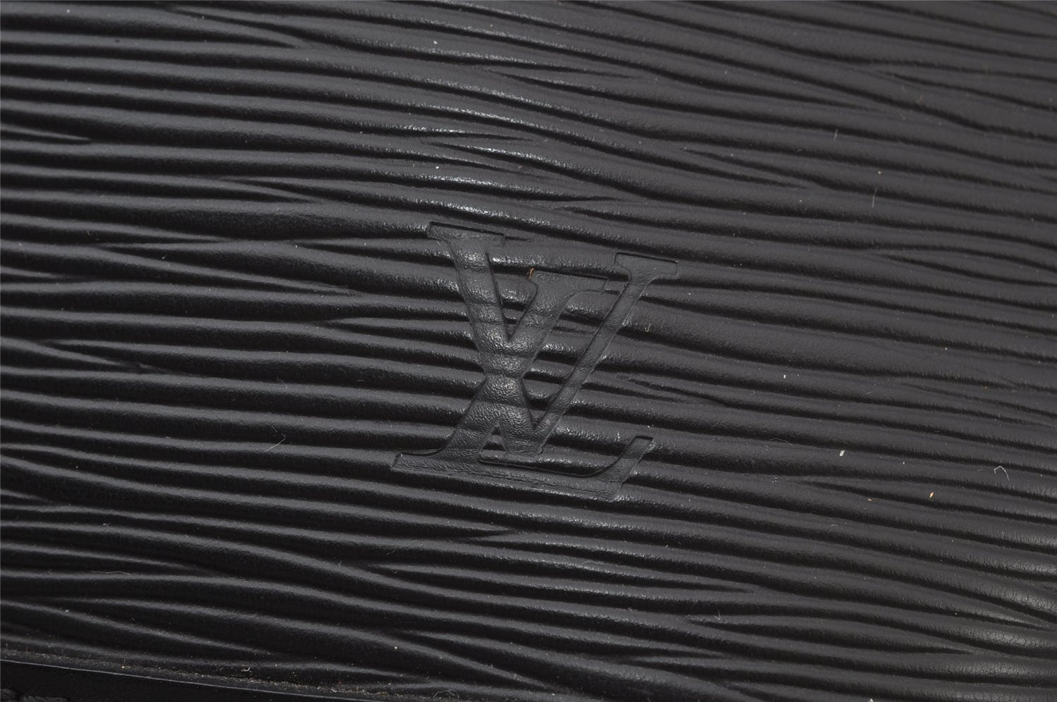 Authentic Louis Vuitton Epi Alma PM Hand Bag Black M40302 LV 0572J