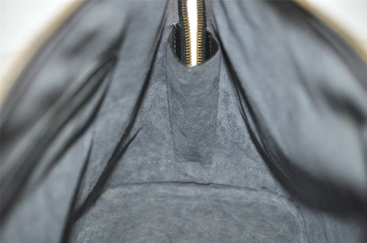 Authentic Louis Vuitton Epi Alma PM Hand Bag Black M40302 LV 0572J