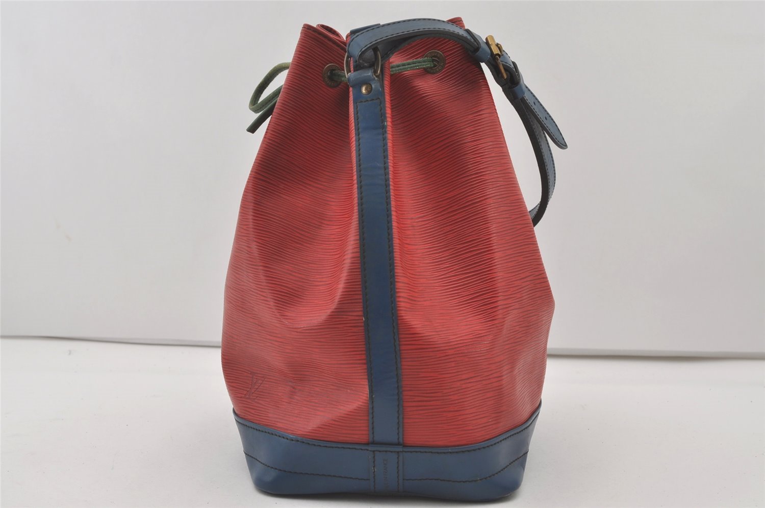 Louis Vuitton Epi Noe Tricolor Red x Blue x Green M44084 Drawstring Bag 0577J