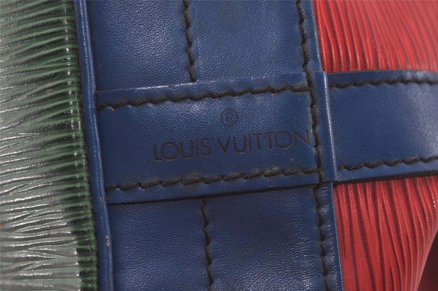 Louis Vuitton Epi Noe Tricolor Red x Blue x Green M44084 Drawstring Bag 0577J