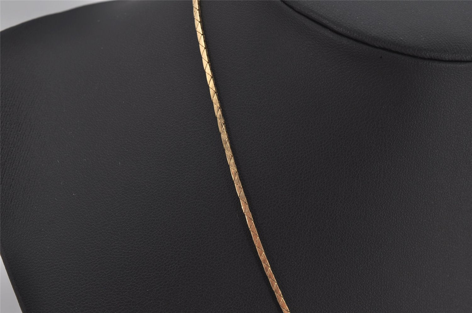 Authentic Christian Dior Vintage Gold Tone Chain Pendant Necklace CD 0578K