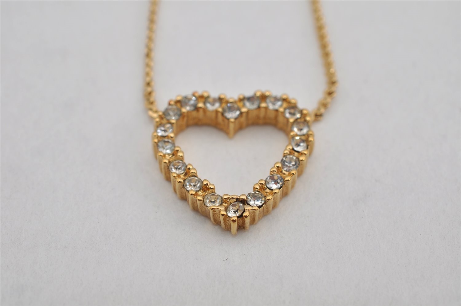 Authentic Christian Dior Gold Tone Rhinestone Heart Chain Pendant Necklace 0580K