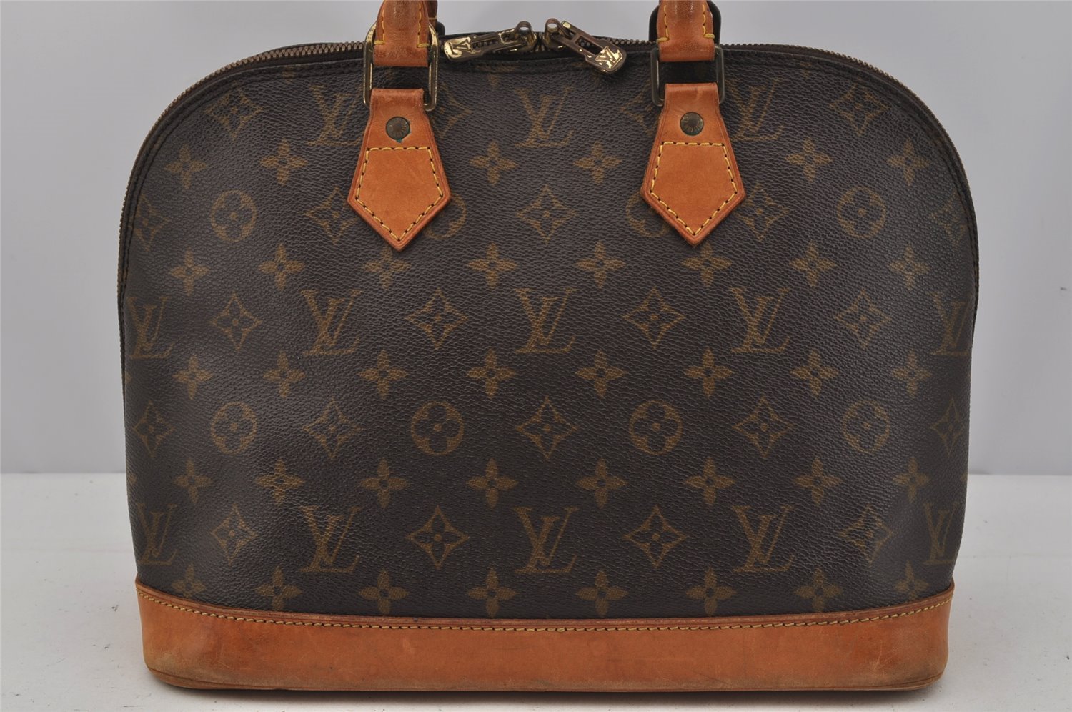 Authentic Louis Vuitton Monogram Alma Hand Bag Purse M51130 LV 0582J