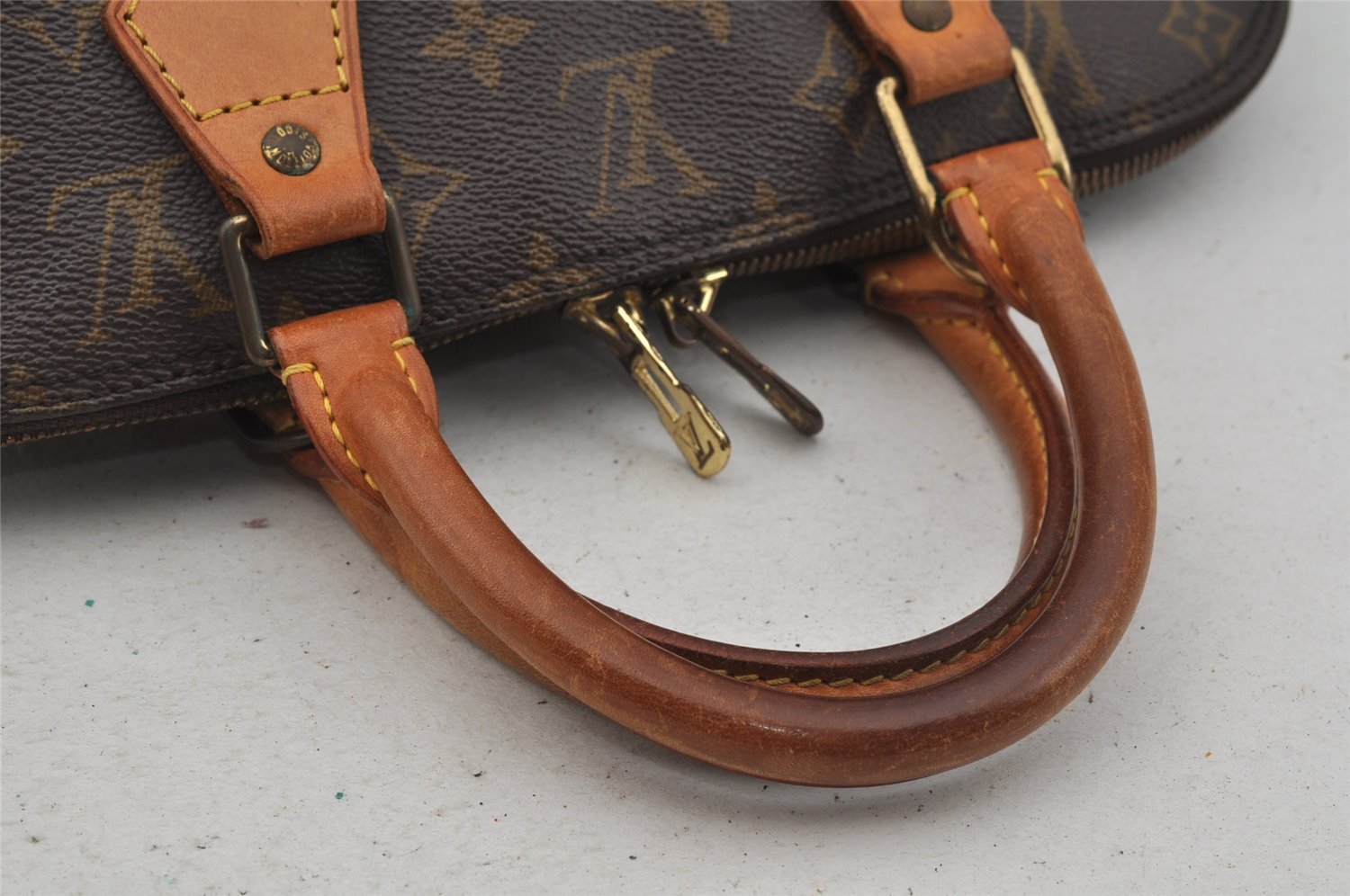 Authentic Louis Vuitton Monogram Alma Hand Bag Purse M51130 LV 0582J