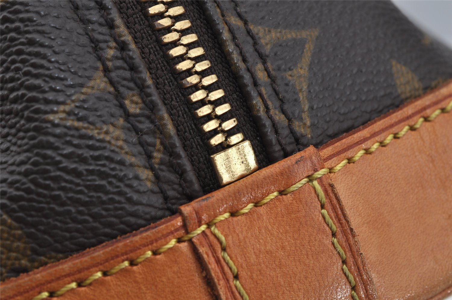 Authentic Louis Vuitton Monogram Alma Hand Bag Purse M51130 LV 0582J