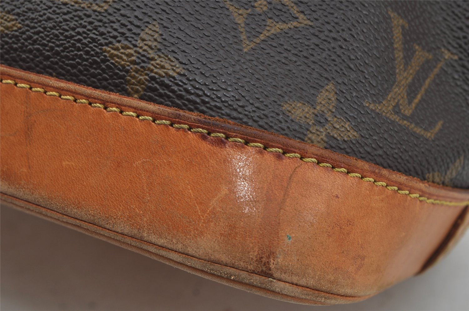 Authentic Louis Vuitton Monogram Alma Hand Bag Purse M51130 LV 0582J