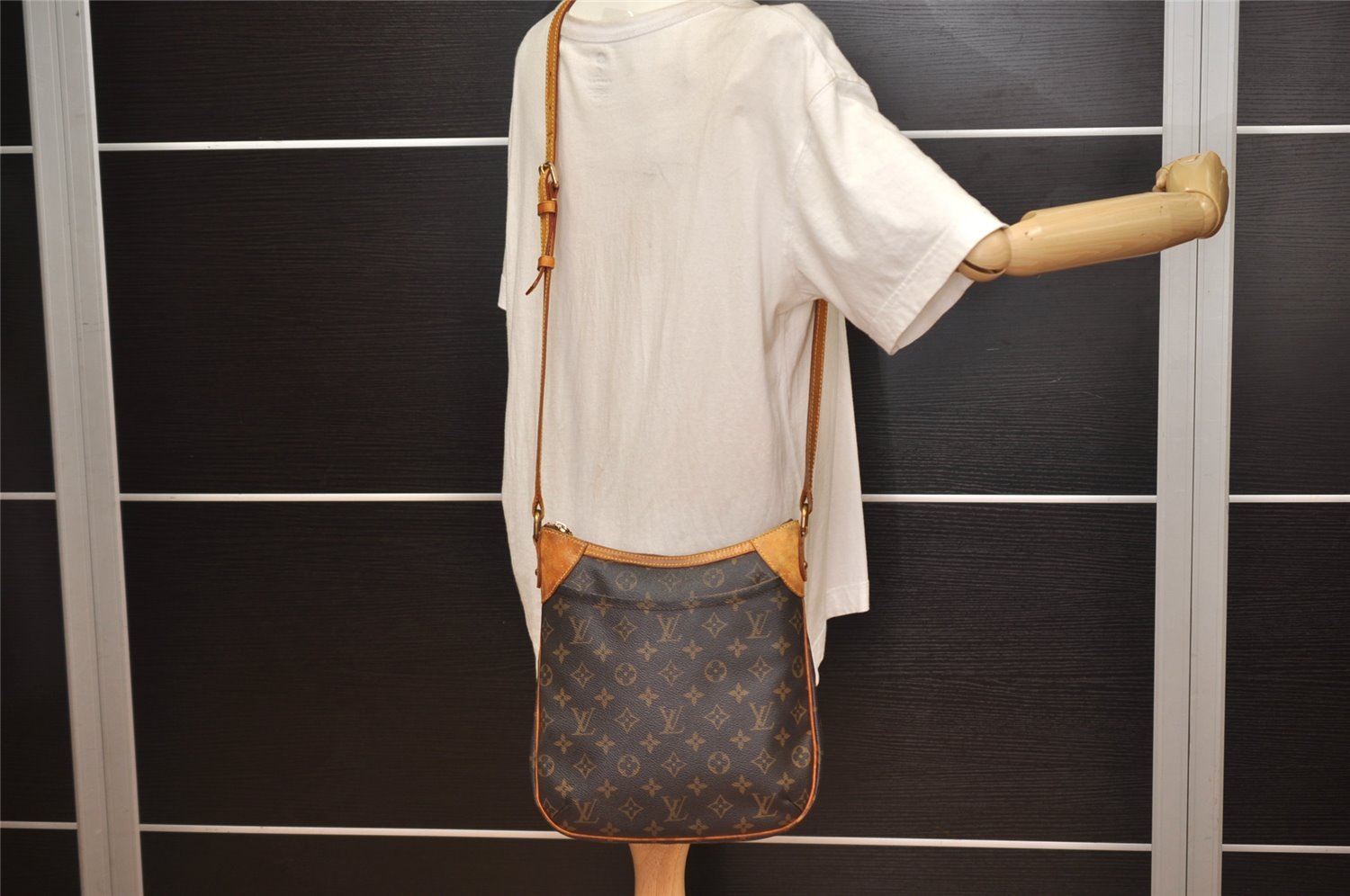 Authentic Louis Vuitton Monogram Odeon PM Shoulder Cross Bag M56390 LV 0585K