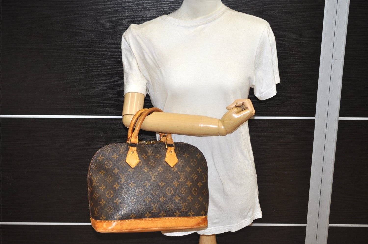 Authentic Louis Vuitton Monogram Alma Hand Bag Purse M51130 LV 0602K