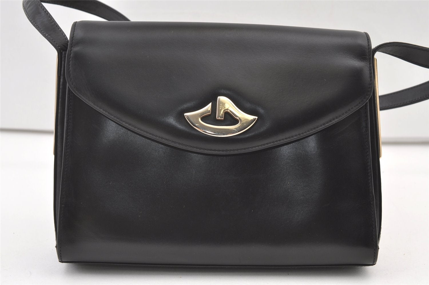 Authentic GUCCI Vintage Shoulder Hand Bag Purse Leather Black 0604K