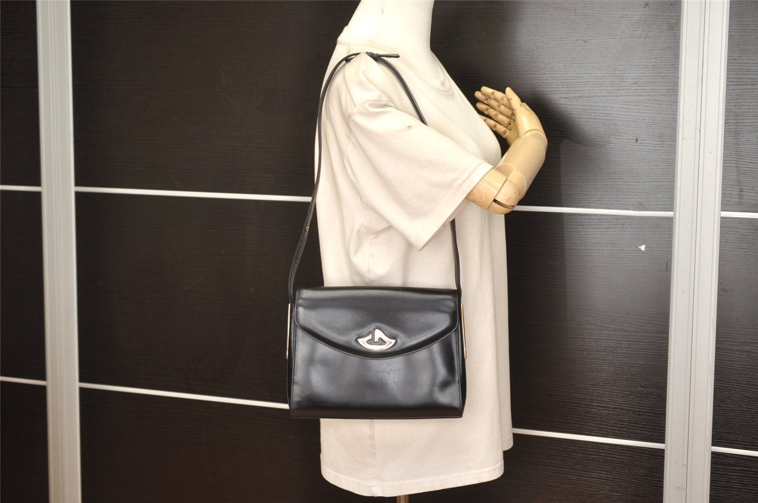 Authentic GUCCI Vintage Shoulder Hand Bag Purse Leather Black 0604K