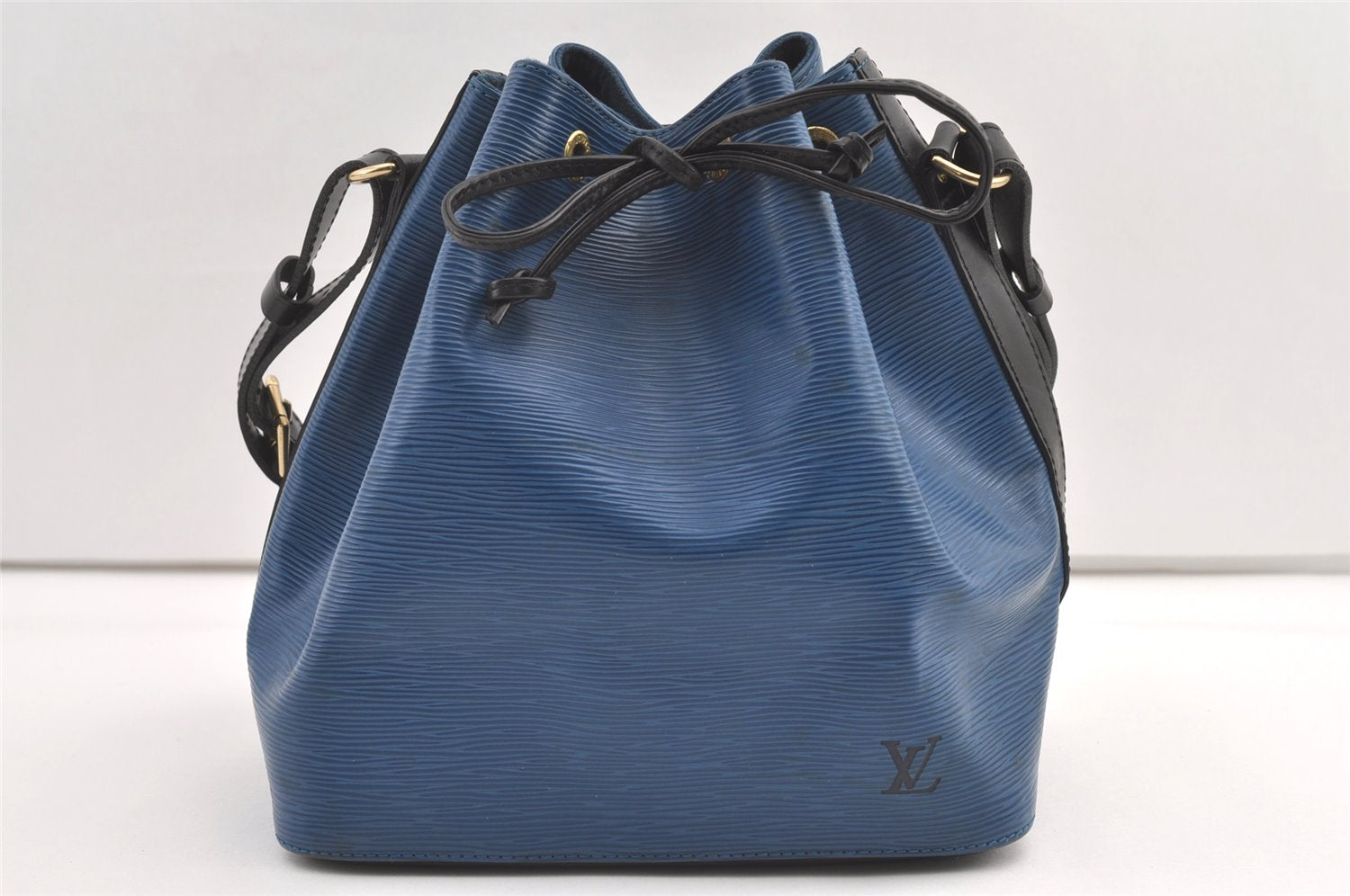 Authentic Louis Vuitton Epi Petit Noe Bi-color Blue x Black Drawstring Bag 0640K