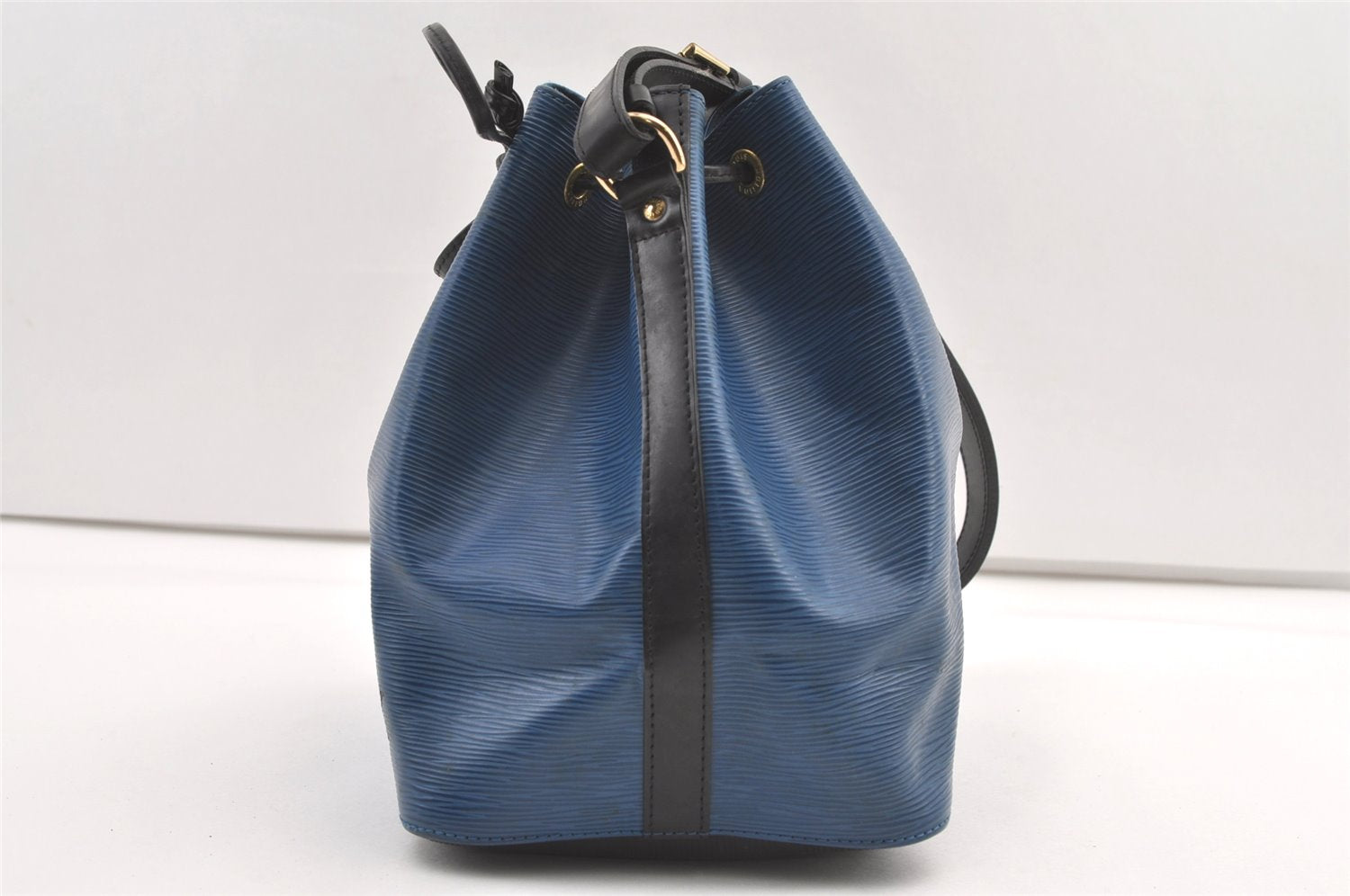 Authentic Louis Vuitton Epi Petit Noe Bi-color Blue x Black Drawstring Bag 0640K