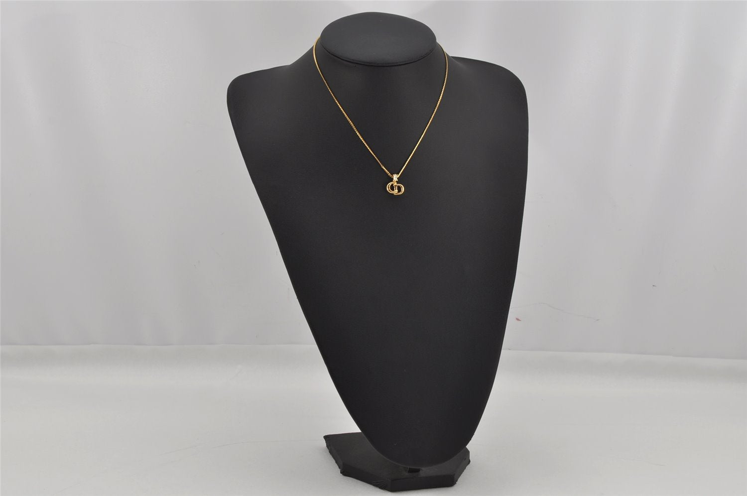 Authentic Christian Dior Gold Tone Chain Rhinestone Pendant Necklace CD 0647K