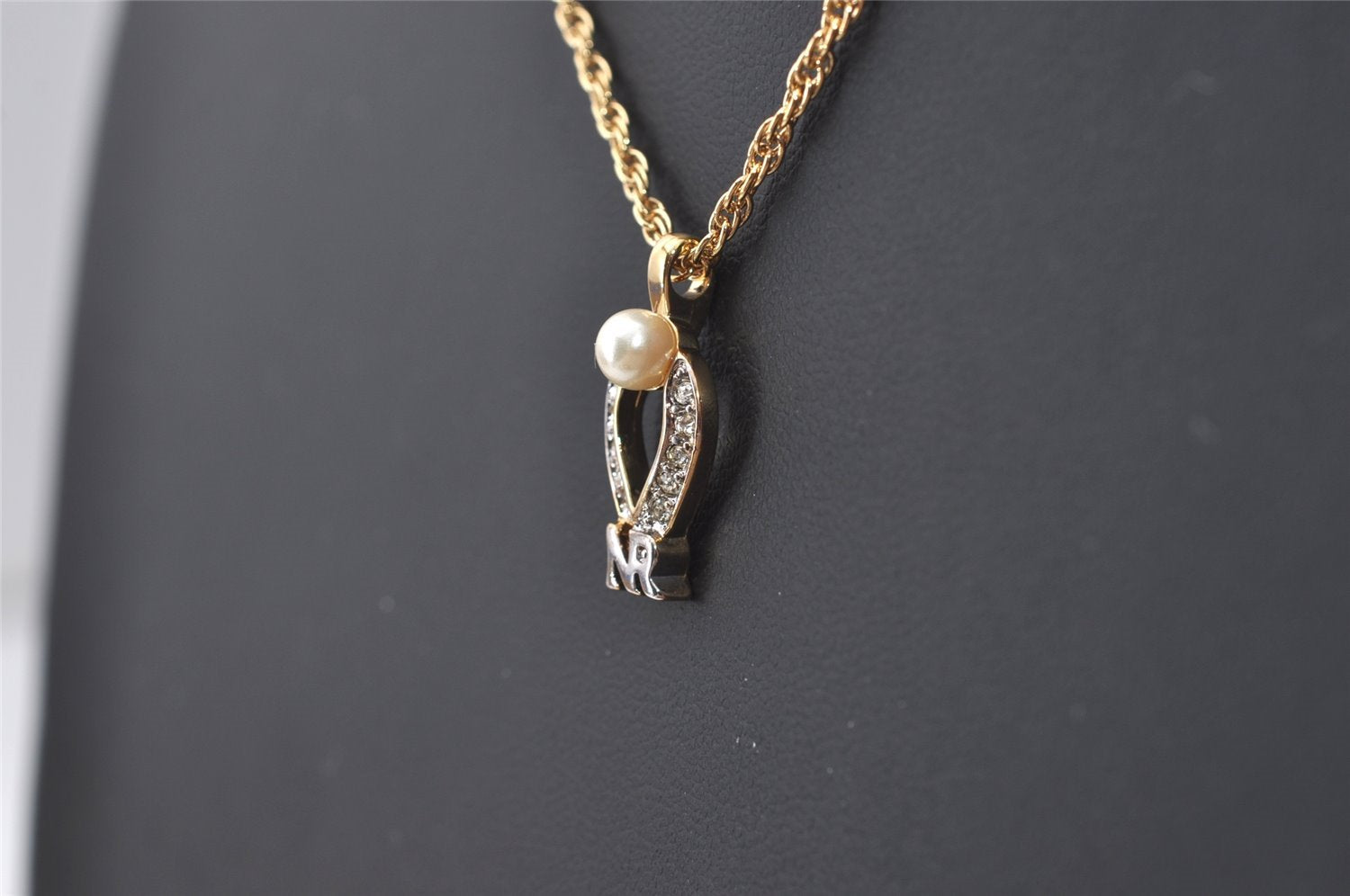 Authentic NINA RICCI Gold Tone Imitation Pearl Rhinestone Chain Necklace 0661J