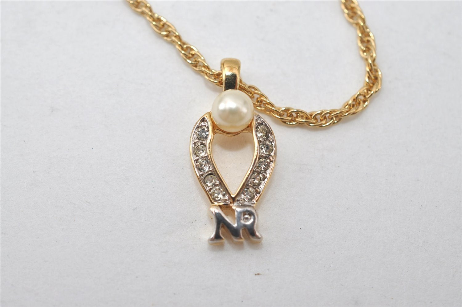 Authentic NINA RICCI Gold Tone Imitation Pearl Rhinestone Chain Necklace 0661J