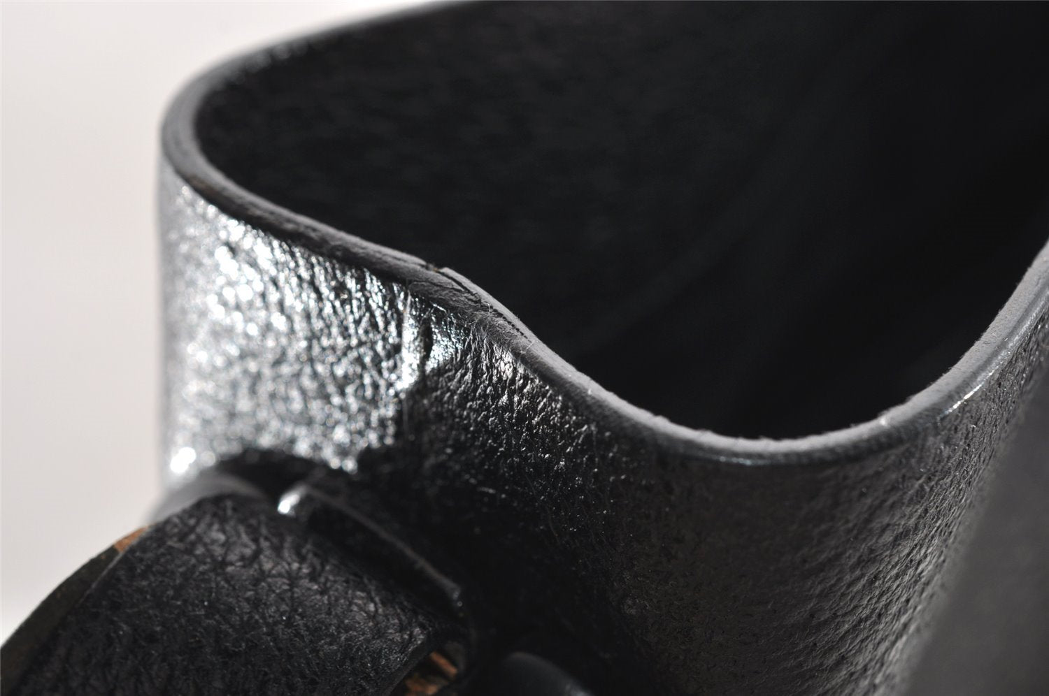 Authentic GUCCI Vintage Shoulder Bag Purse Leather Black 0674J