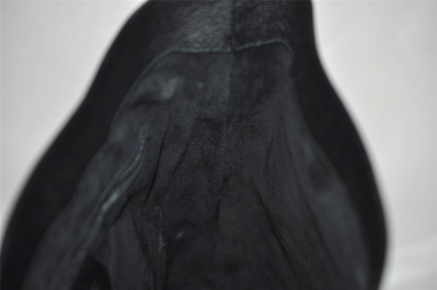 Authentic GUCCI Vintage Shoulder Bag Purse Leather Black 0674J