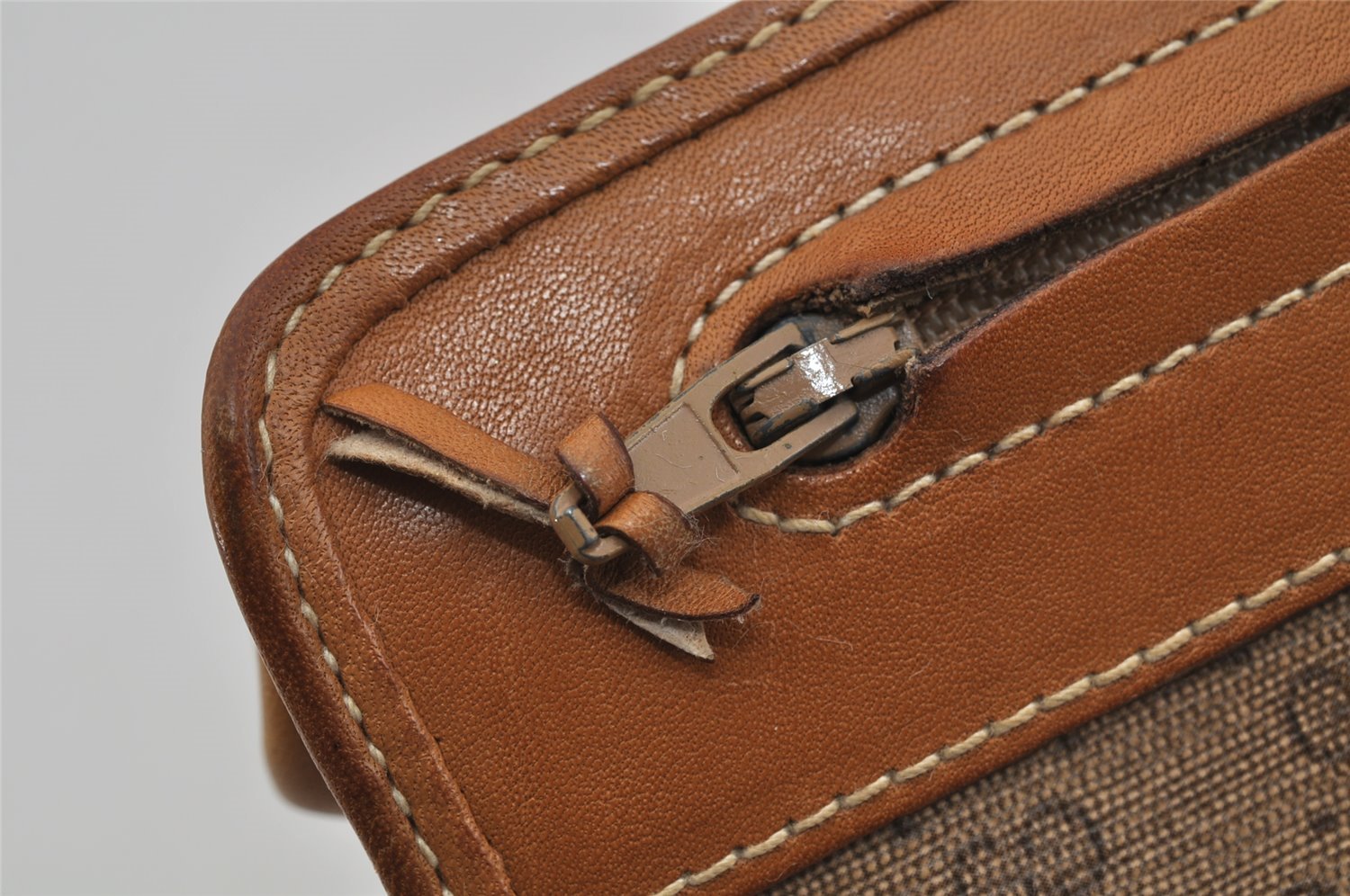 Authentic GUCCI Micro GG PVC Leather Clutch Hand Bag Purse Brown Junk 0678J