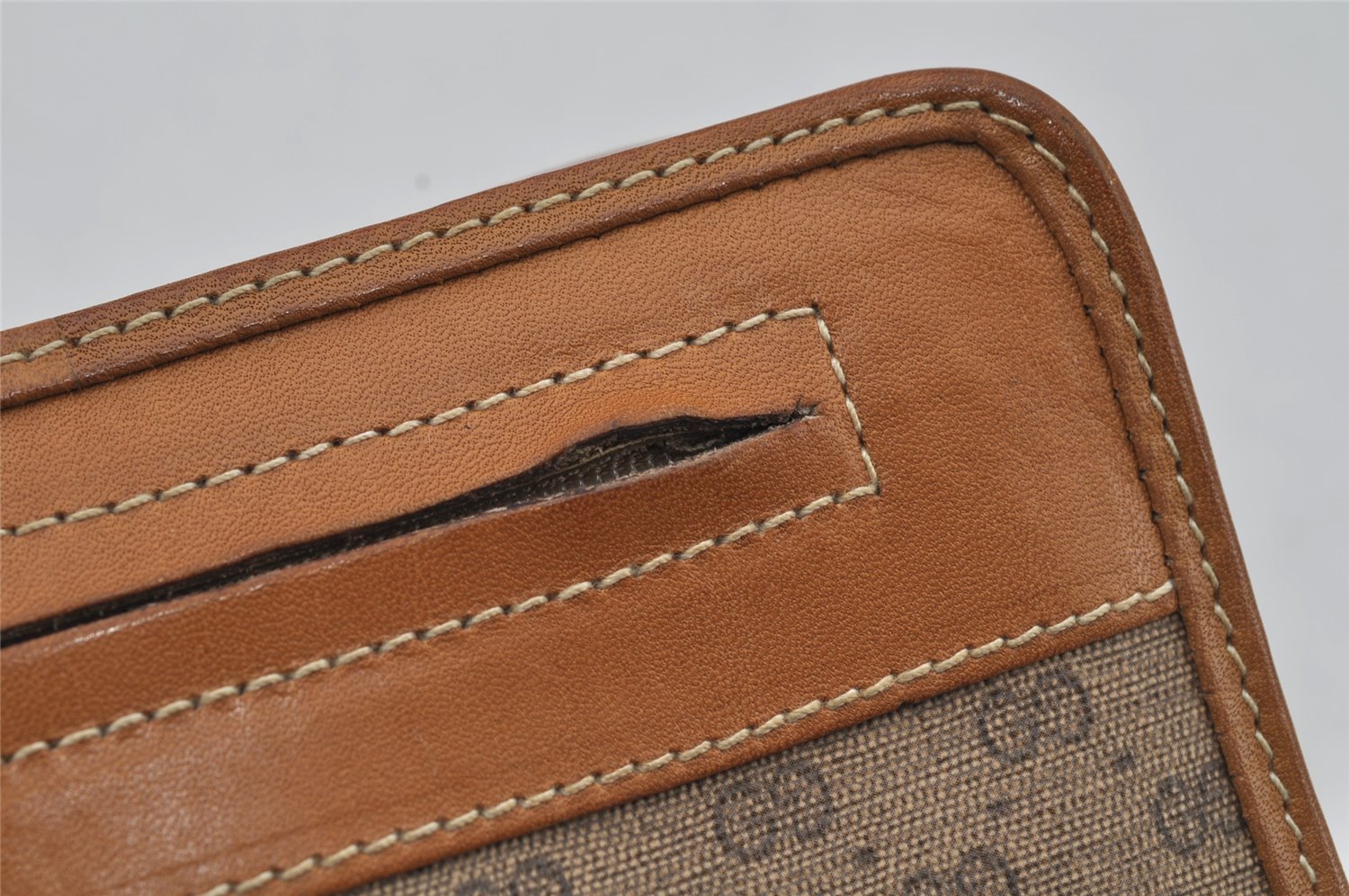 Authentic GUCCI Micro GG PVC Leather Clutch Hand Bag Purse Brown Junk 0678J