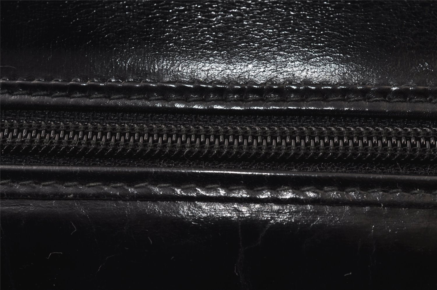 Authentic GUCCI Vintage Shoulder Cross Body Bag Purse Leather Black 0684J